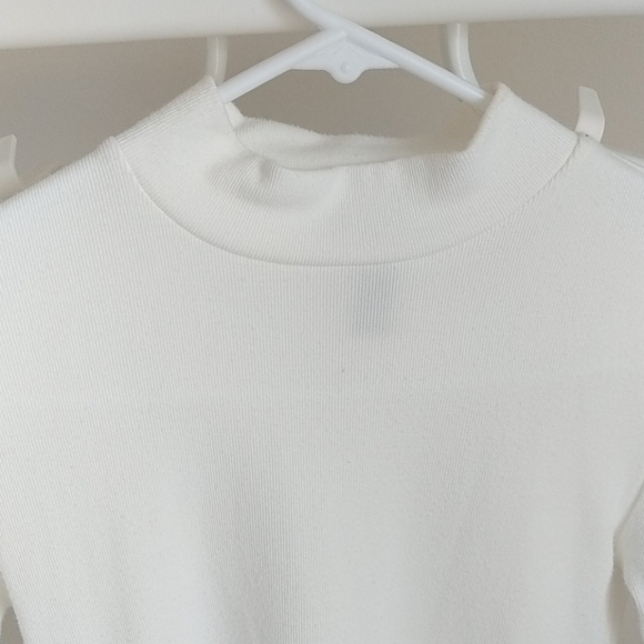 Forever 21 Bell Sleeve top - Picture 3 of 6